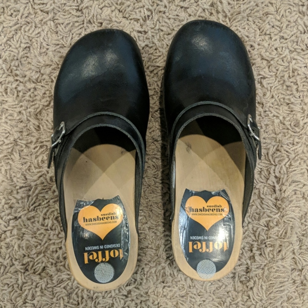 Black leather Swedish Hasbeens clogs